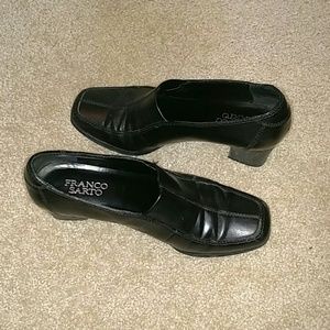 Heeled classic shoes